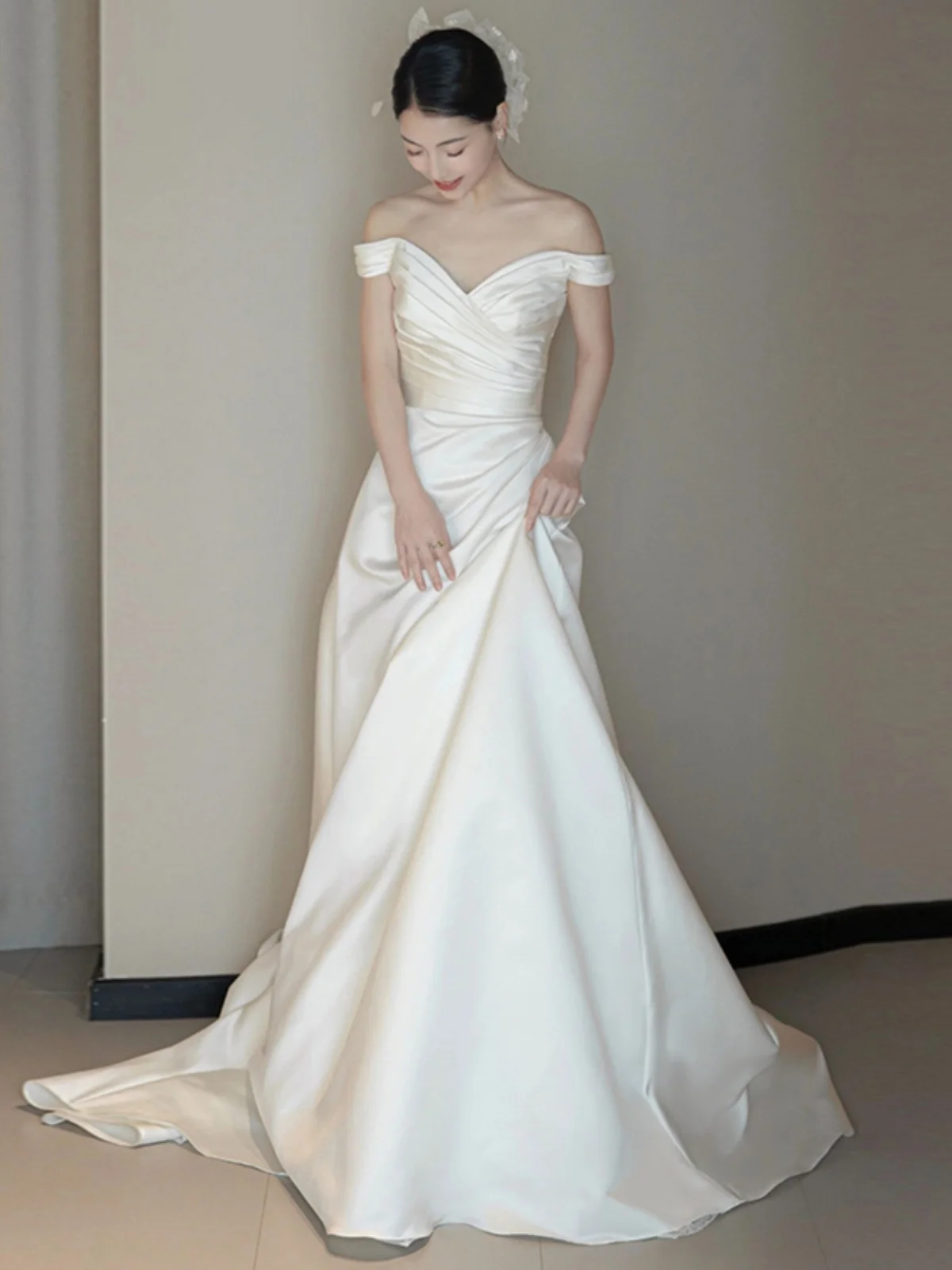 

Элегантное свадебное платье на одно плечо из атласа для церемоний на открытом воздухе, А-силуэт, с завышенной талией, из мягкой ткани, для невест