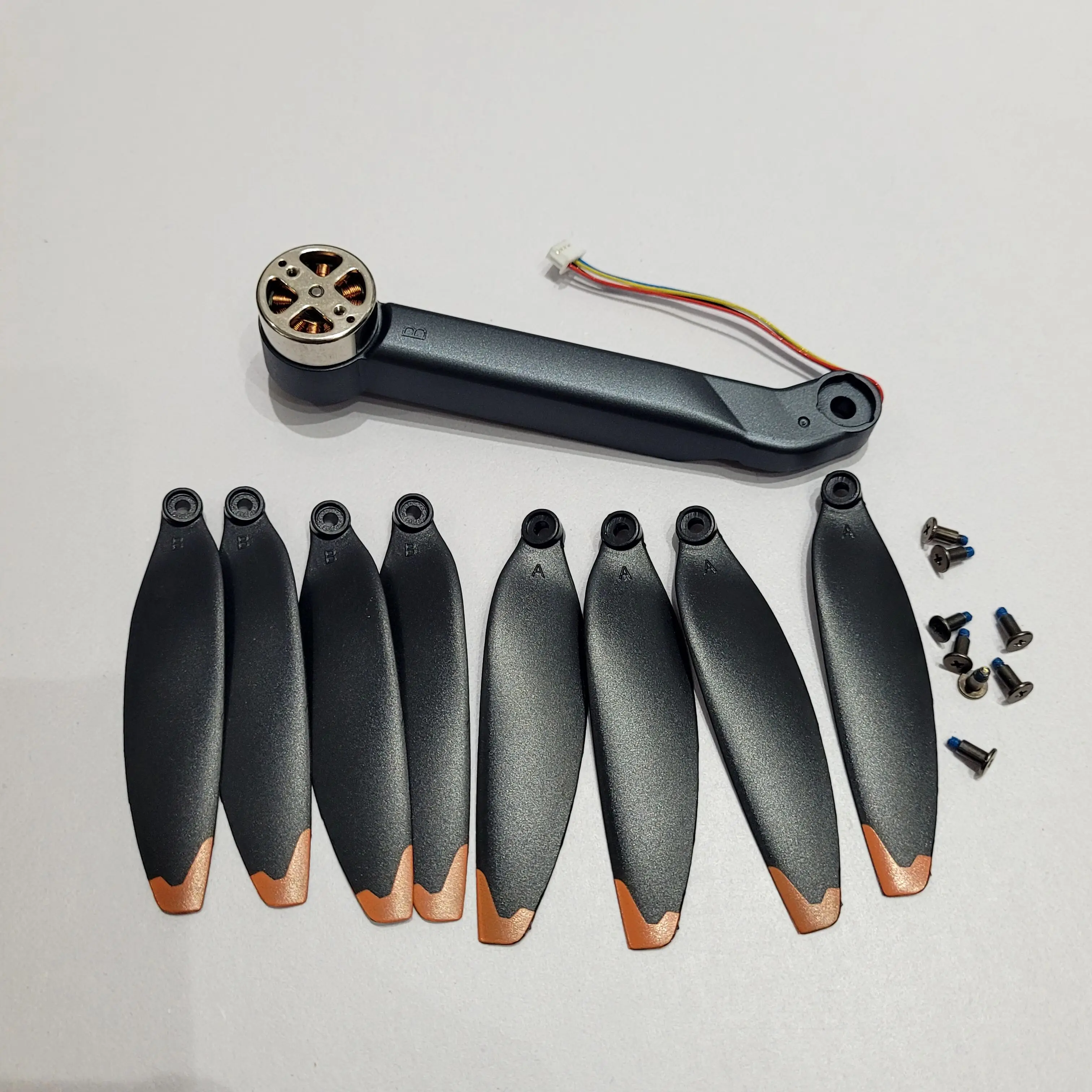 طائرة صغيرة بدون طيار K818MAX K818 MAX قطع غيار أصلية K818 ذراع المحرك مع محرك بدون فرش ذراع A/B الخلفي مع ملحقات جزء الشفرات