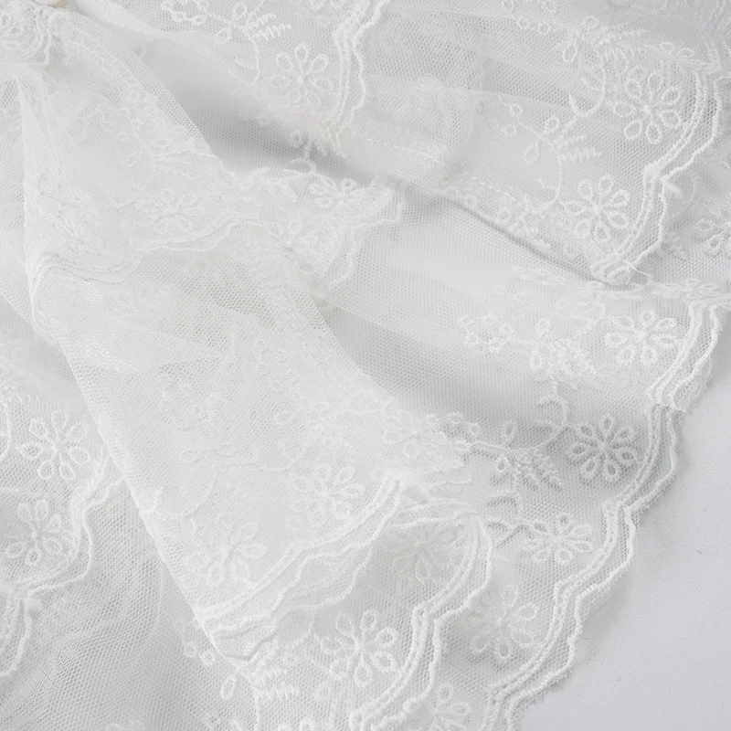 SUCHCUTE Vintage Fairycore weißes Spitzen-Oberteil, durchsichtig, Damen, V-Ausschnitt, kurze Puffärmel, Knopfleiste, Rüschensaum, Y2K Crop Top, schick – Detail 11