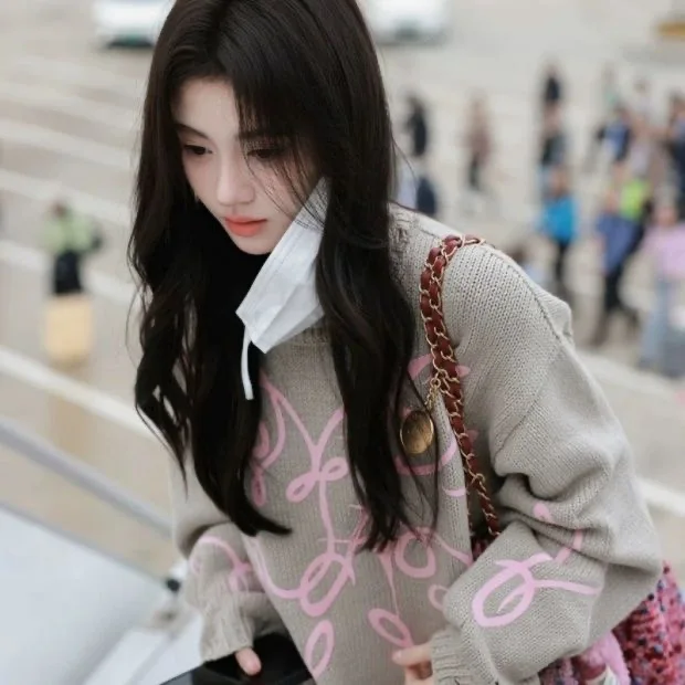 Ju Jingyi celebrity same style khaki autumn and winter new item graffiti jacquard perforated loose sweater lazy style retro knit