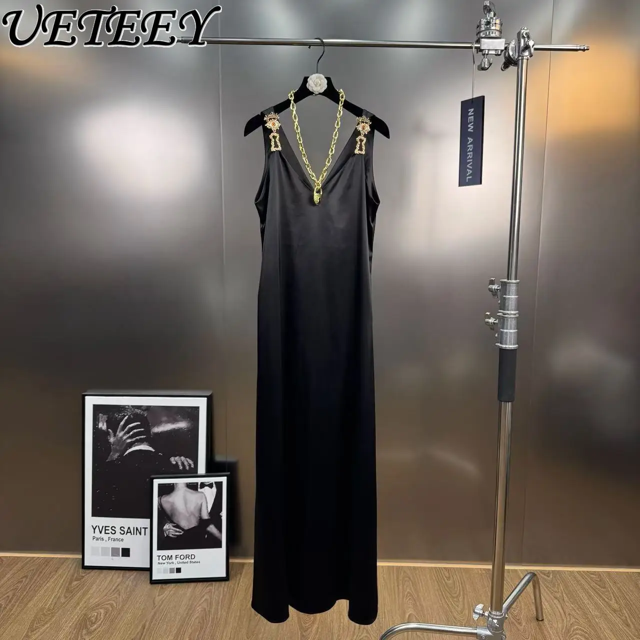 Primavera novedad de verano estilo Retro francés hebilla de Metal decorado Color sólido vestido largo con cuello en V profundo sin mangas vestidos sin mangas de moda