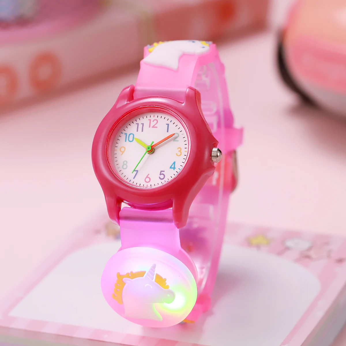 لطيف الكرتون يونيكورن سيليكون حزام اللون مقياس مضيئة الأطفال كوارتز ساعة للأطفال هدية عيد ميلاد، هدية عيد الميلاد