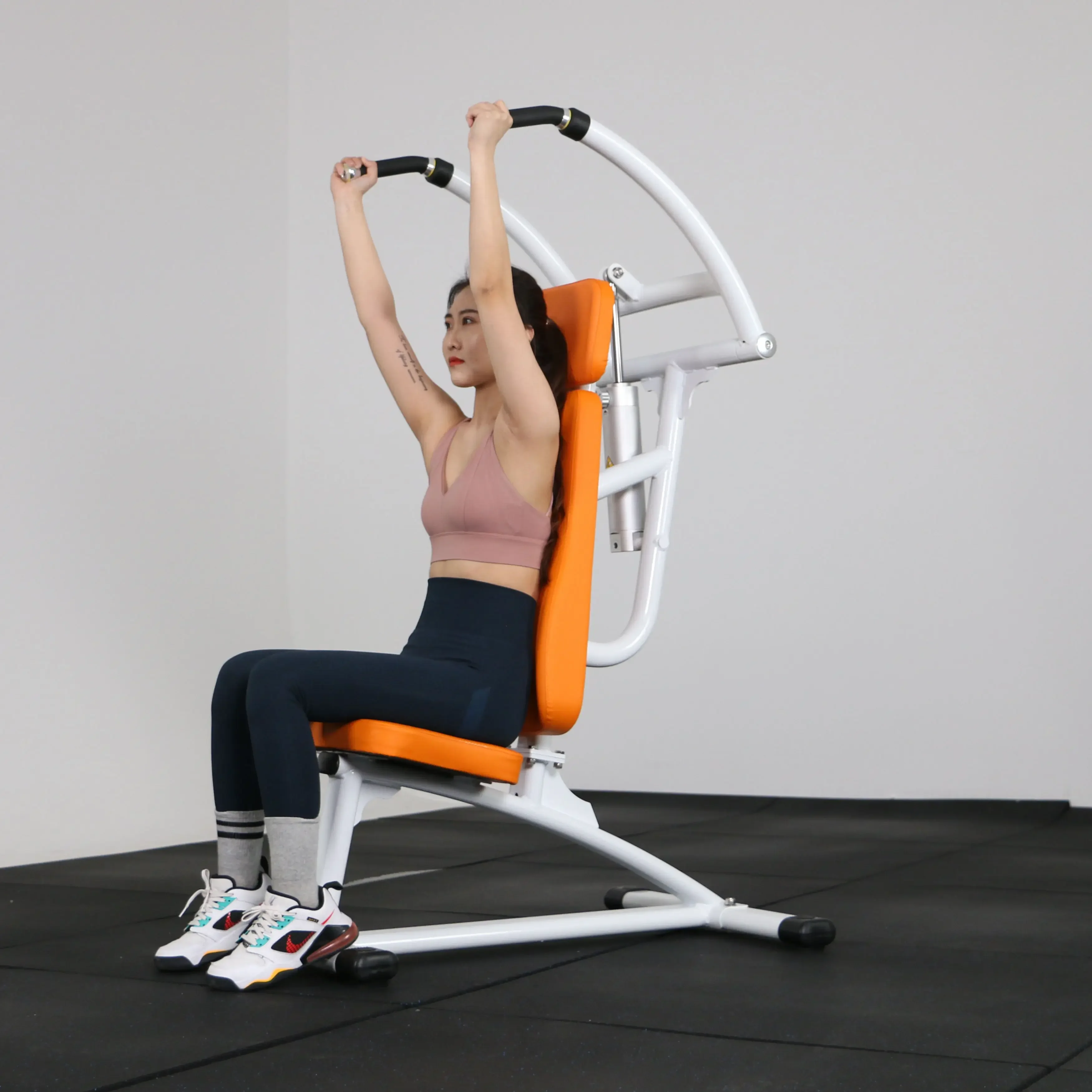 Latihan Kekuatan Mesin Press Dada Miring Gym Hidraulik