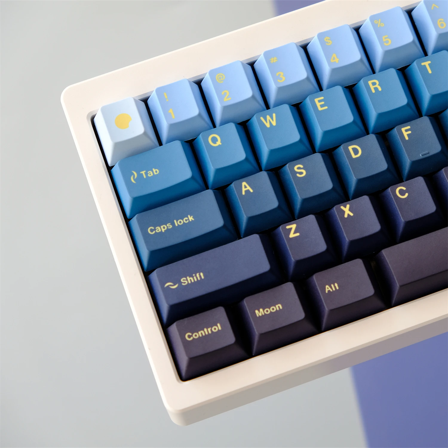 

Moonrise Keycap 129 клавиш Cherry Profile Sublimation PBT Черный и белый синий градиентный колпачок клавиатуры для переключателей MX 61 64 68 87