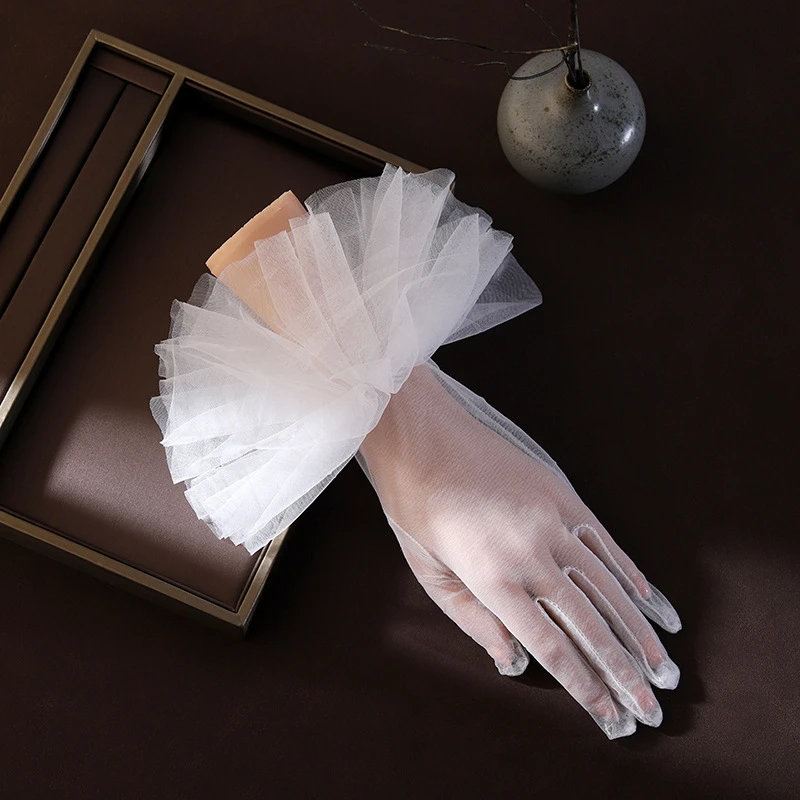 White Elegant Mesh Short Wedding Bride Gloves Tulle Ruffles Sheer Gloves Opera Evening Party Dress Gloves Photography Studio