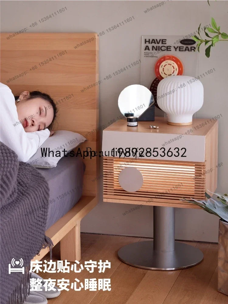 無垢材のベッドサイドキャビネット モダンなミニマリストのベッドサイド収納キャビネット 小さなアパートの多機能寝室キャビネット