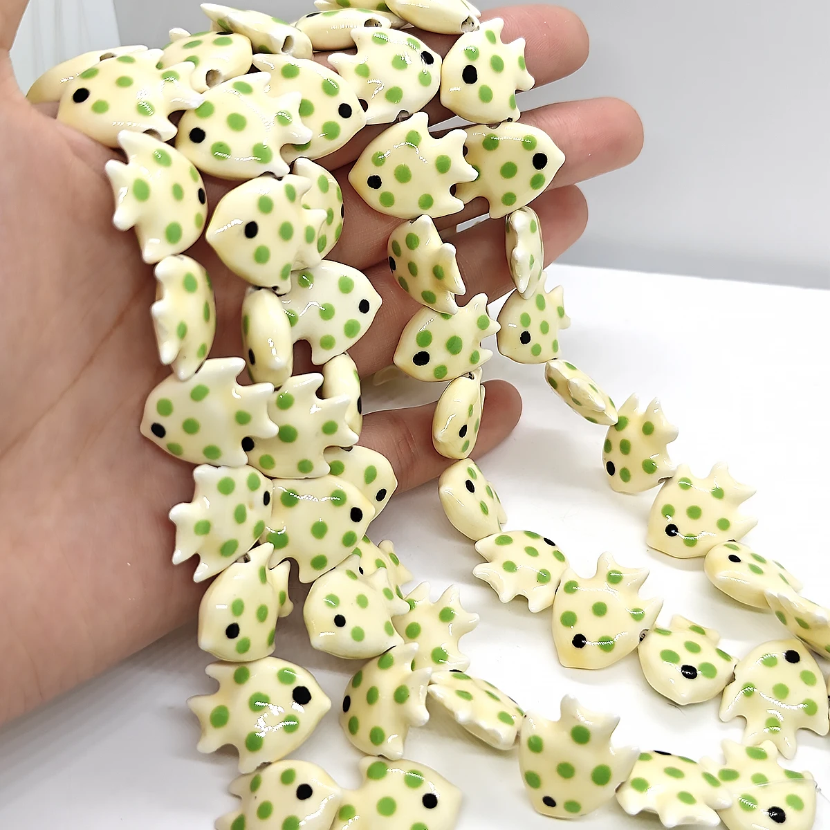 4pcs/8pcs Yellow Triangle Fish Green Spots Ceramic Beads Colorful Ocean Charm for DIY Jewelry Making Necklace Bracelet Gift