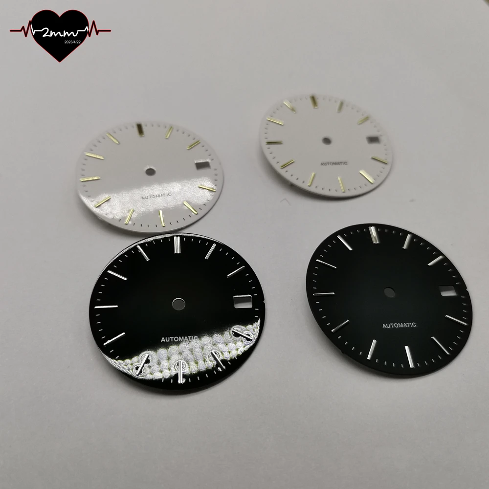 قرص ساعة فارغ 28.5 ملم وجه ساعة لامعة غير لامعة أبيض أسود اللون ذهبي فضي مؤشر الساعة الحقيقية دبوس لحركة NH35