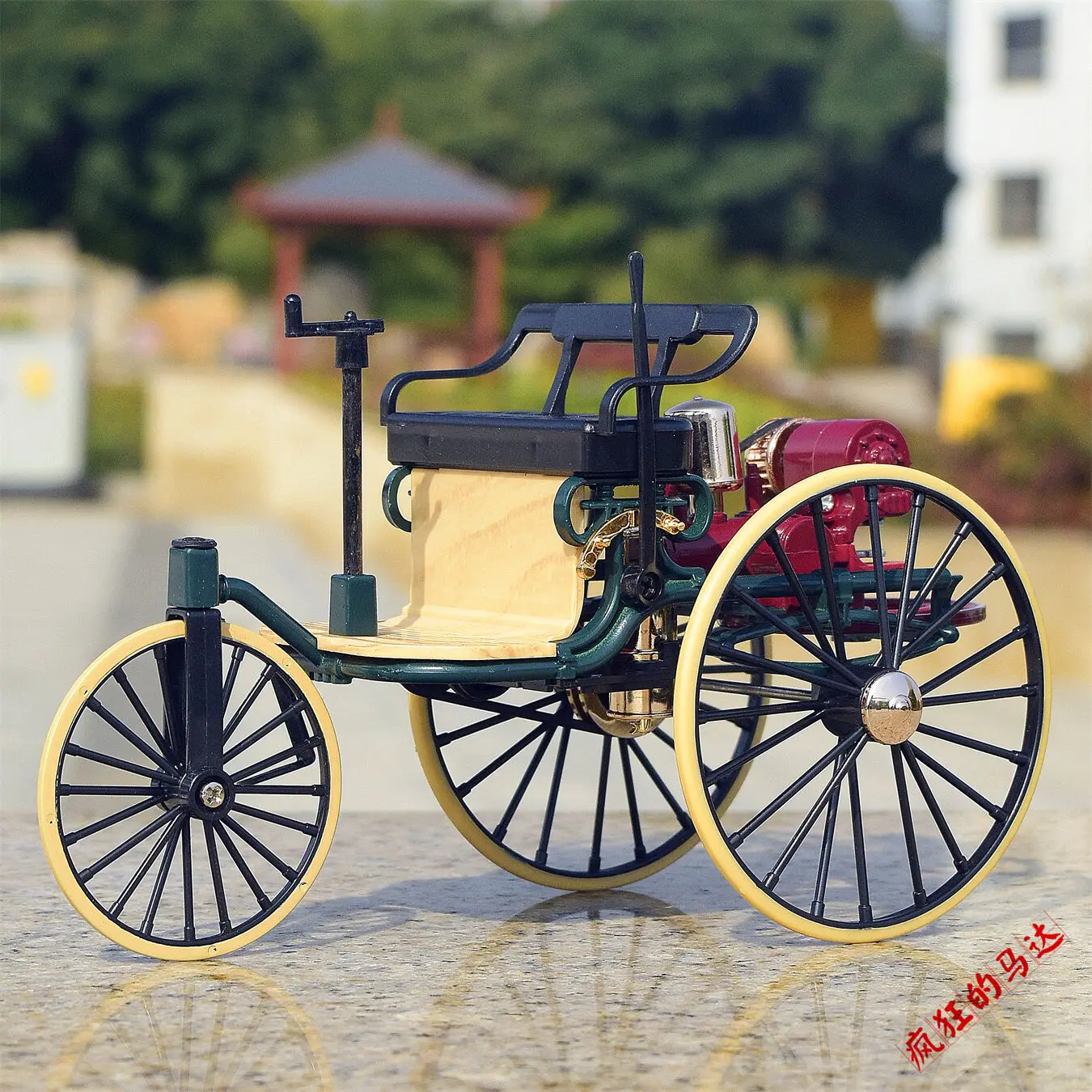 

New Arrival Special Price Die-cast Metal 1886 German First Car Vintage Model Furniture Display Collection Toys For Children