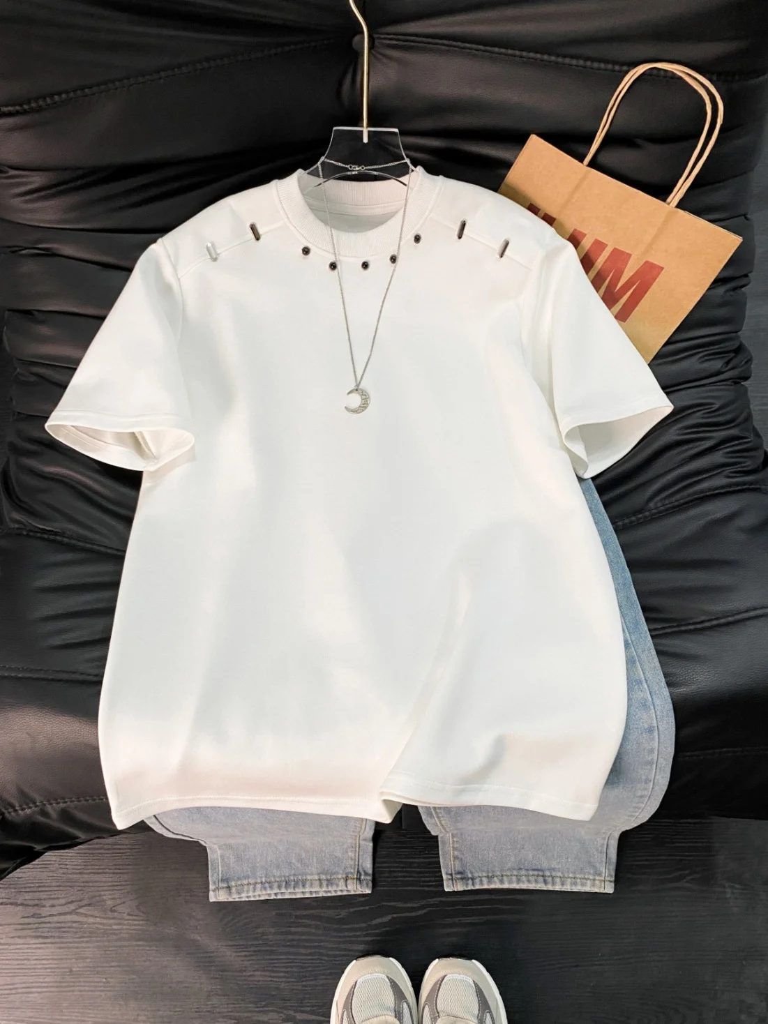 

Американская ретро-футболка с заклепками, белая, с круглым вырезом, коротким рукавом, женская, летняя, свободная, повседневная, универсальная, модная.