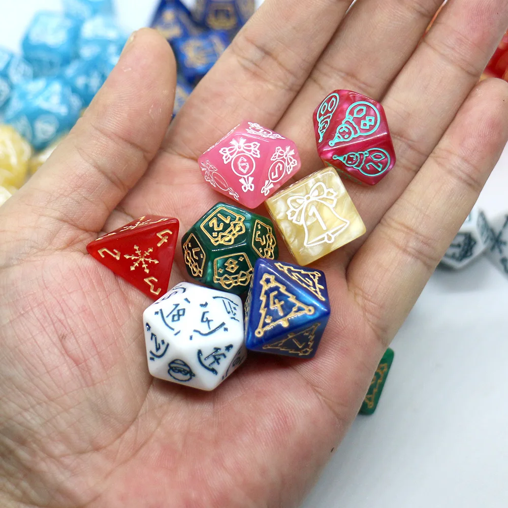 ชุดลูกเต๋าลายคริสต์มาส 7 ชิ้น, หลายด้าน D4 D6 D8 D10 D12 D20 Dices ของขวัญที่เหมาะสําหรับเกมเดสก์ท็อป วันเกิด และเทศกาล
