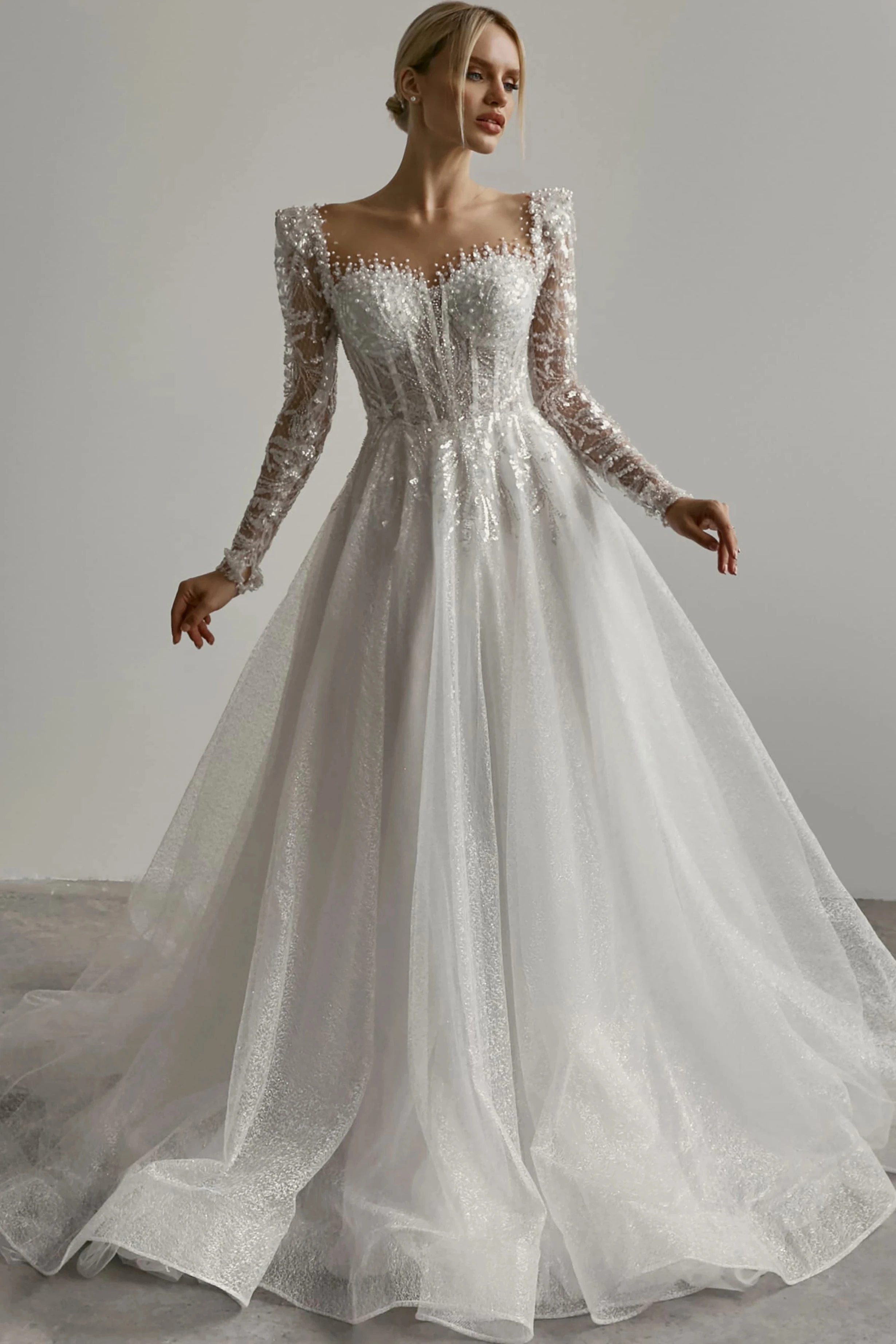 Luxury A-Line Wedding Dresses Beads Designer Sweetheart Long Sleeves Sweep Train Backless Bridal Custom Made Robe De Mariée