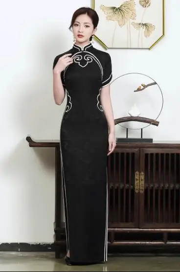 

Chinese Black Retro Ruyi Pattern Runway Cheongsam