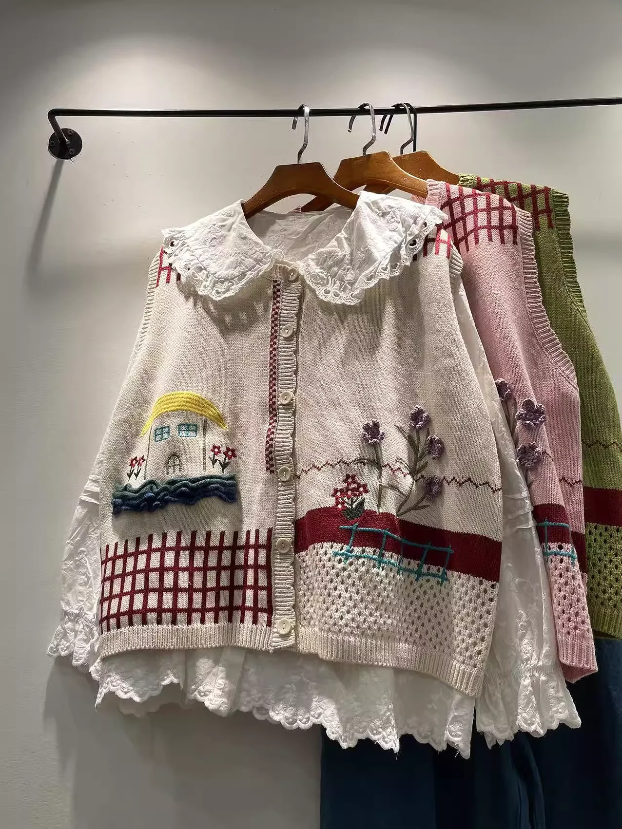 

Mori Kei ручной работы с цветочной вышивкой, свитер, жилет, женский осенний однобортный вязаный жилет без рукавов, кардиган