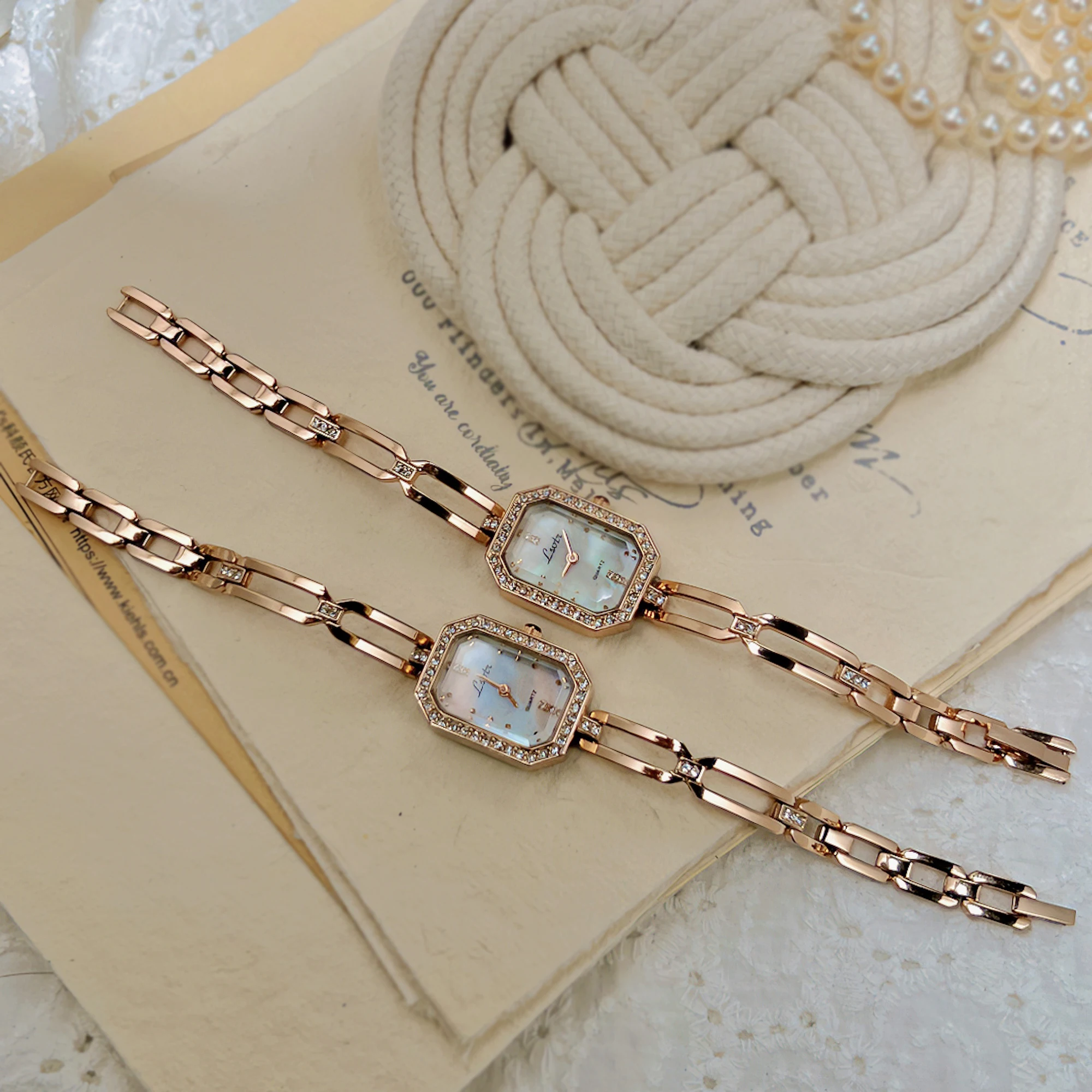 1pc Gold Tone French Style Fashionable Elegant Pearl Dial Set With Rhinestones Bracelet Watch For Women, Simple & Retr ladies