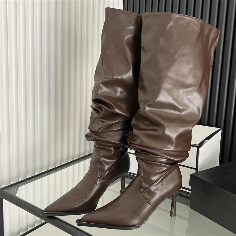 Eilyken - Botas Largas de Tacón Fino con Pliegues para Mujer, Diseño Otoño Invierno, Punta Puntiaguda, para Bailarinas y Eventos Especiales