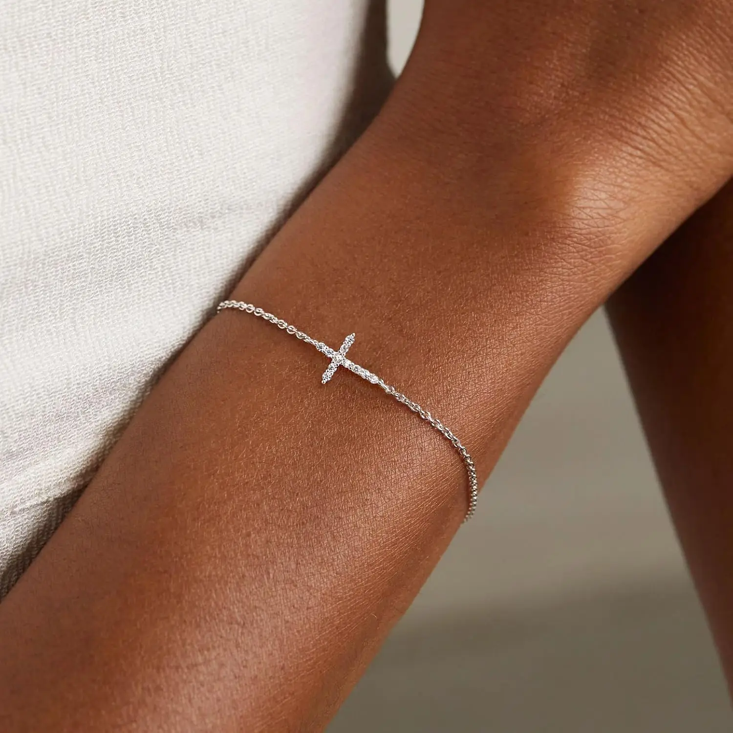 Sierlijke kruisarmband - 925 sterling zilver / 18k vergulde CZ-kettingarmbanden voor vrouwen Trendy religieuze christelijke sieradengeschenken