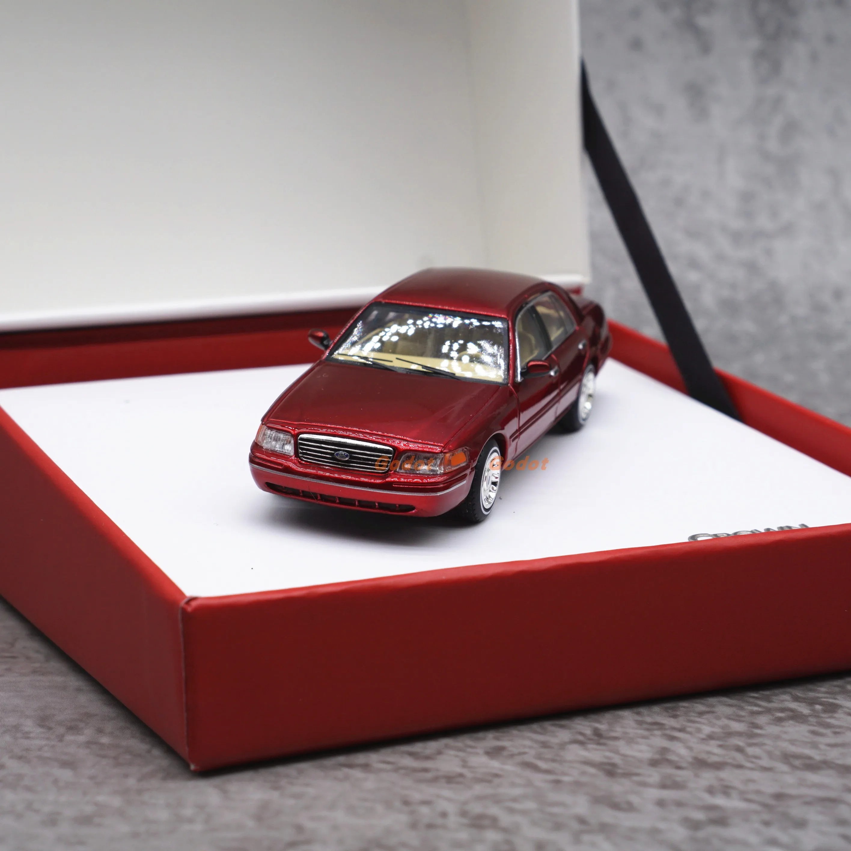 GOC  1/64 Crown alloy car model toy