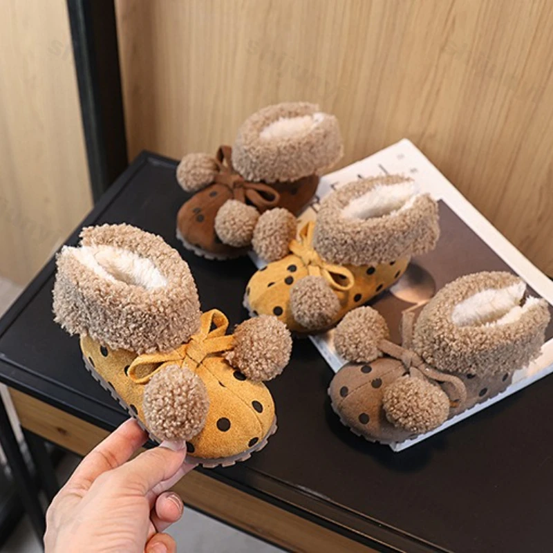 

Детские милые теплые зимние ботинки в горошек, зимние модные универсальные плюшевые удобные нескользящие хлопковые ботинки для девочек 2023 года