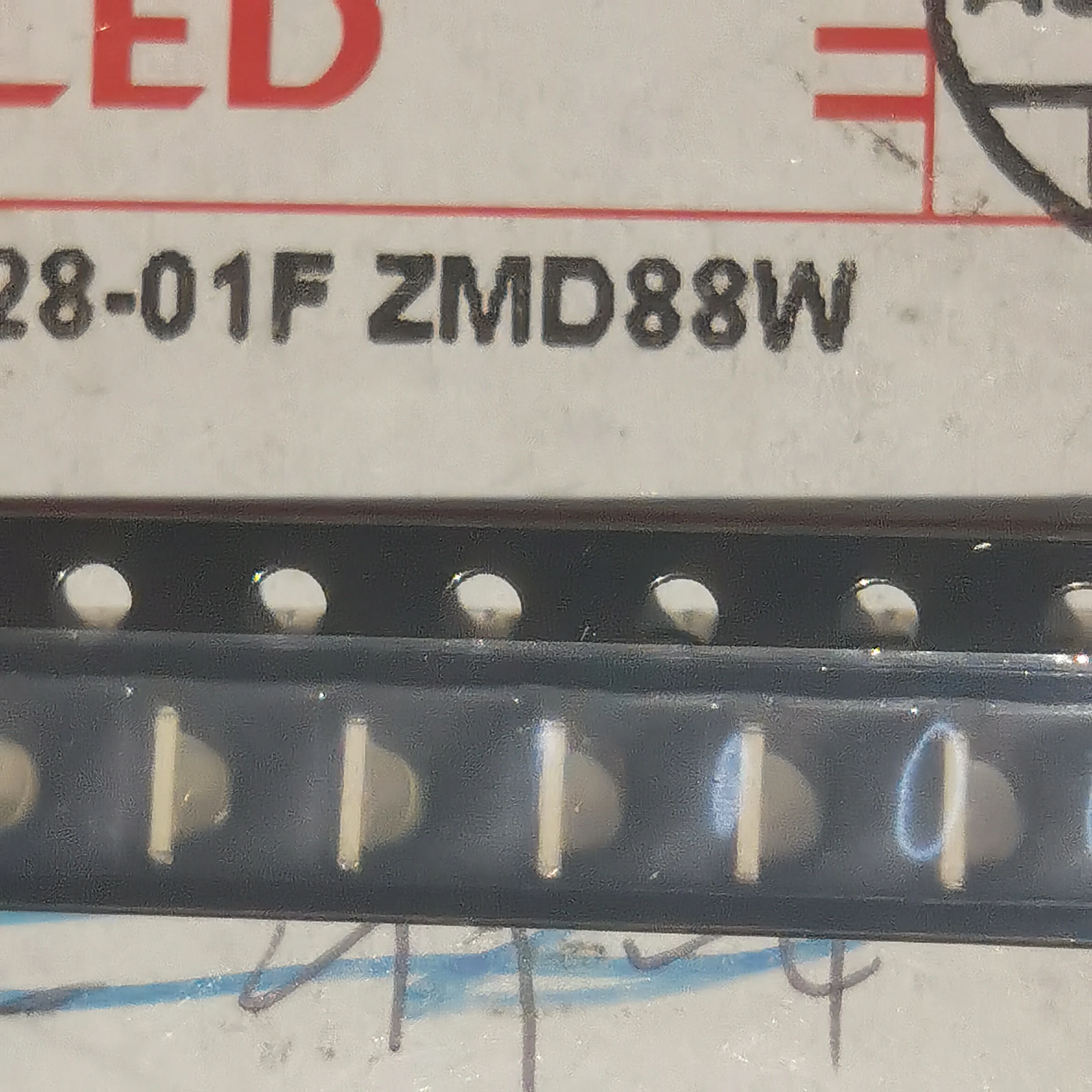 50 قطعة/ZMD88W US 3210 (1206) جانب أحمر، تسليط الضوء على مؤشر LED LED