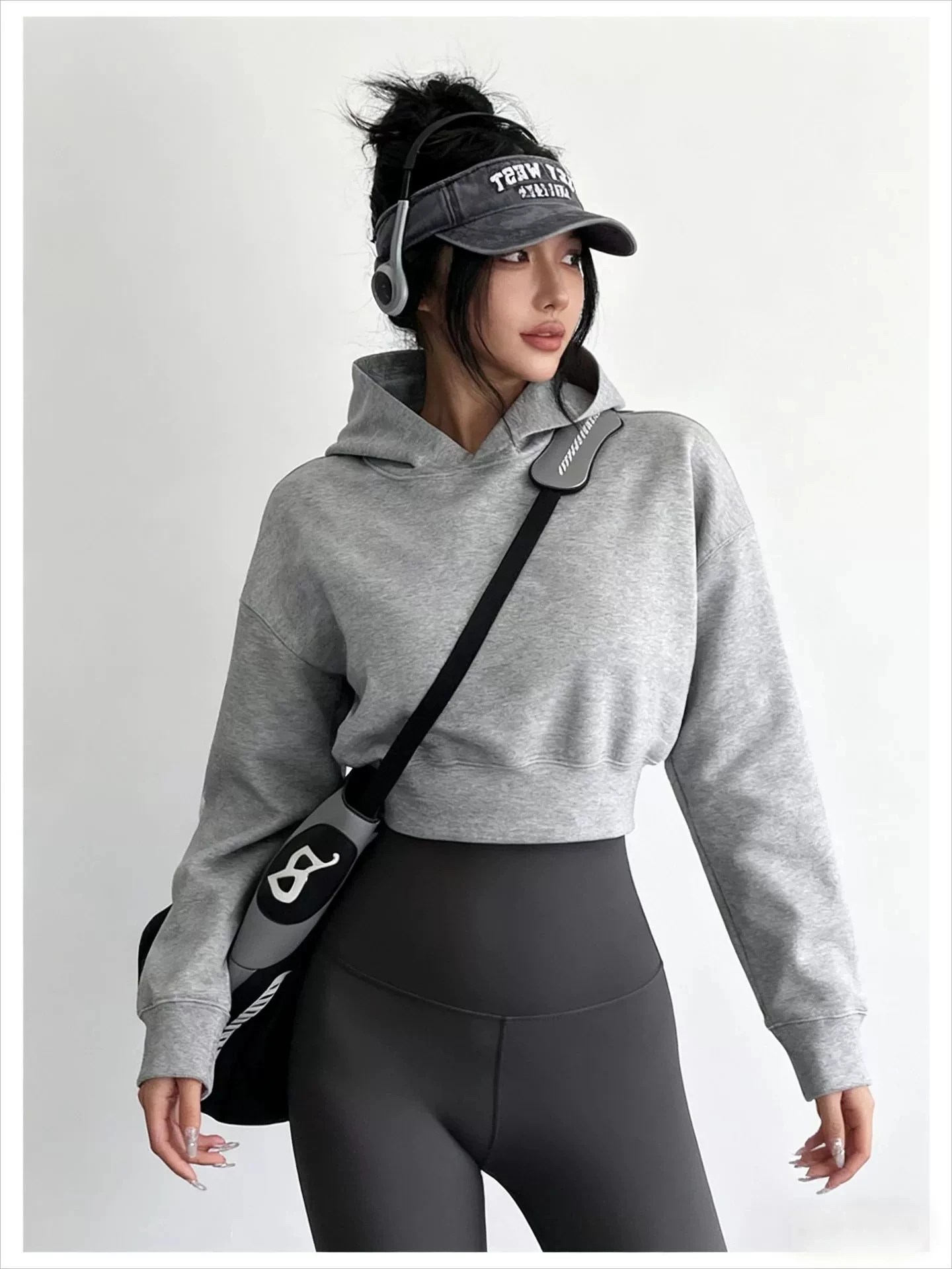 เสื้อฮู้ดแขนยาวผู้หญิง สไตล์ลำลอง ใส่สบาย ผลิตจากโพลีเอสเตอร์ เหมาะสำหรับฤดูหนาว