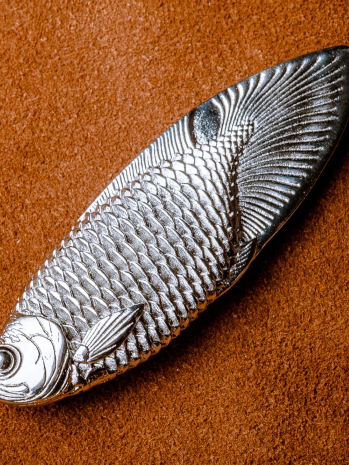 

Original stainless steel fishtail knife by Wuchong, uncut, with fish playing with it every year, as a gift