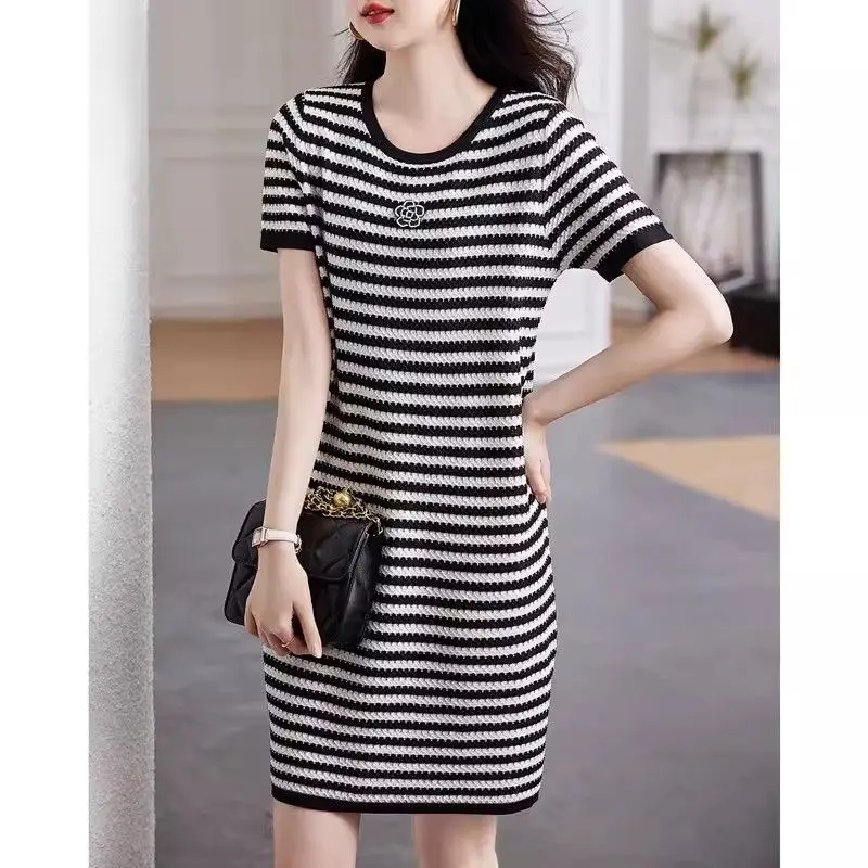 Robe élégante dames mode rayé t-shirt robe été tout-match Floral ample col rond manches courtes robe mi-longue robes pour femmes