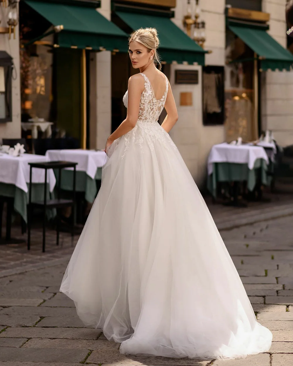 فساتين زفاف بوهيمية دانتيل مزين بالتول فساتين زفاف على شكل حرف V على شكل حرف a ثوب زفاف الوهم بدون ظهر فستان العروس حسب الطلب