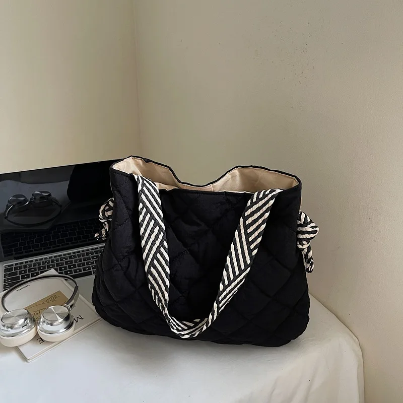 

The Texture Is Versatile Fashion Womens Tote Bag Large Capacity Cotton Commuting Shoulder Bag Simple Casual Storage Bag
