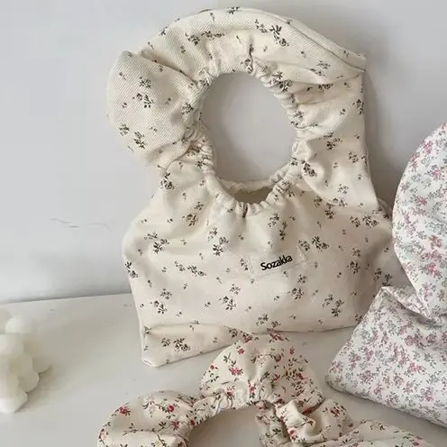 

Floral Fashion Tote for Women, Handbag, Wrist Pouch and Storage Bag
