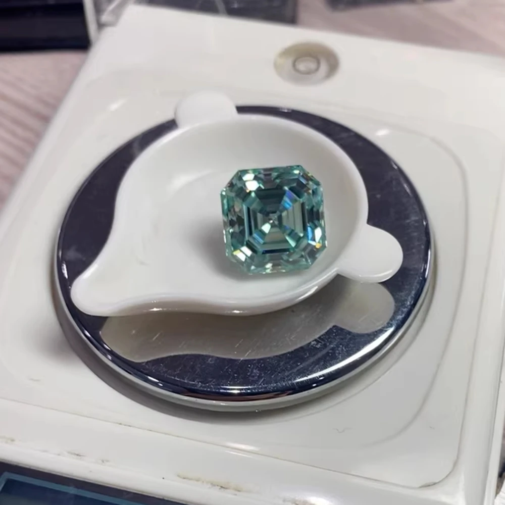 

Синий муассанит огранки Asscehr 15x15 мм