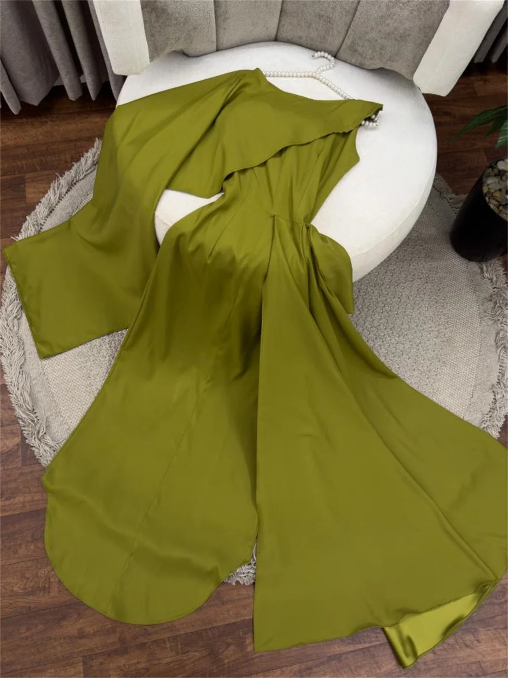 Elegant Soft Olive Green Long Satin Evening Gown with Skirt Elastic Pleated Prom Dresses Modern Style Long Graduation For Women