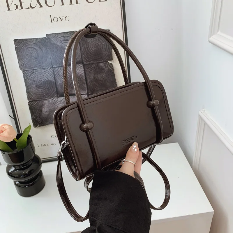 

Модная универсальная сумка через плечо, корейский дизайн, сумка через плечо, популярная новая маленькая квадратная сумка, кожаная сумка премиум-класса с верхней ручкой