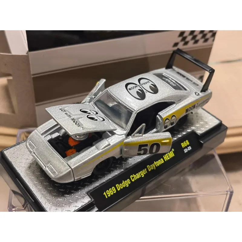Diecast 1/64 M2 Machine 1969 Dodge Charger Daytona HEMI Alloy Car Model Collectible Toy Gift Souvenir Display