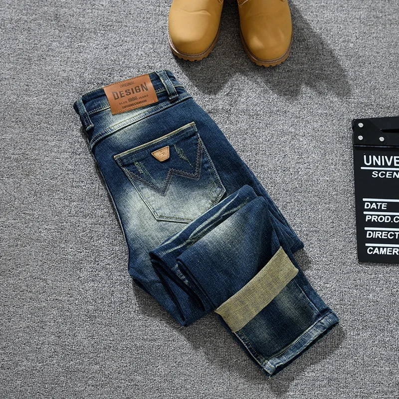 سراويل جينز زرقاء عصرية على الطراز الكوري للرجال، جينز ريترو وحنين، ثقيل الوزن بقصة ضيقة ومستقيم الساق