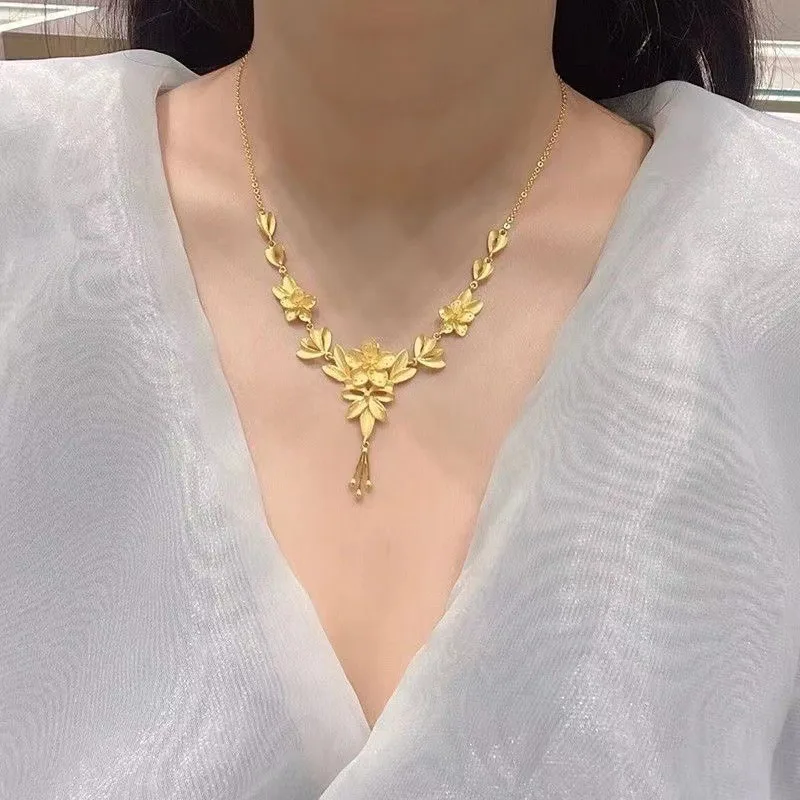 

New Golden Flower Pendant Necklace Wedding Gifts for Women Luxury Floral Jewelry Accessories Chinese Traditional Design Choker