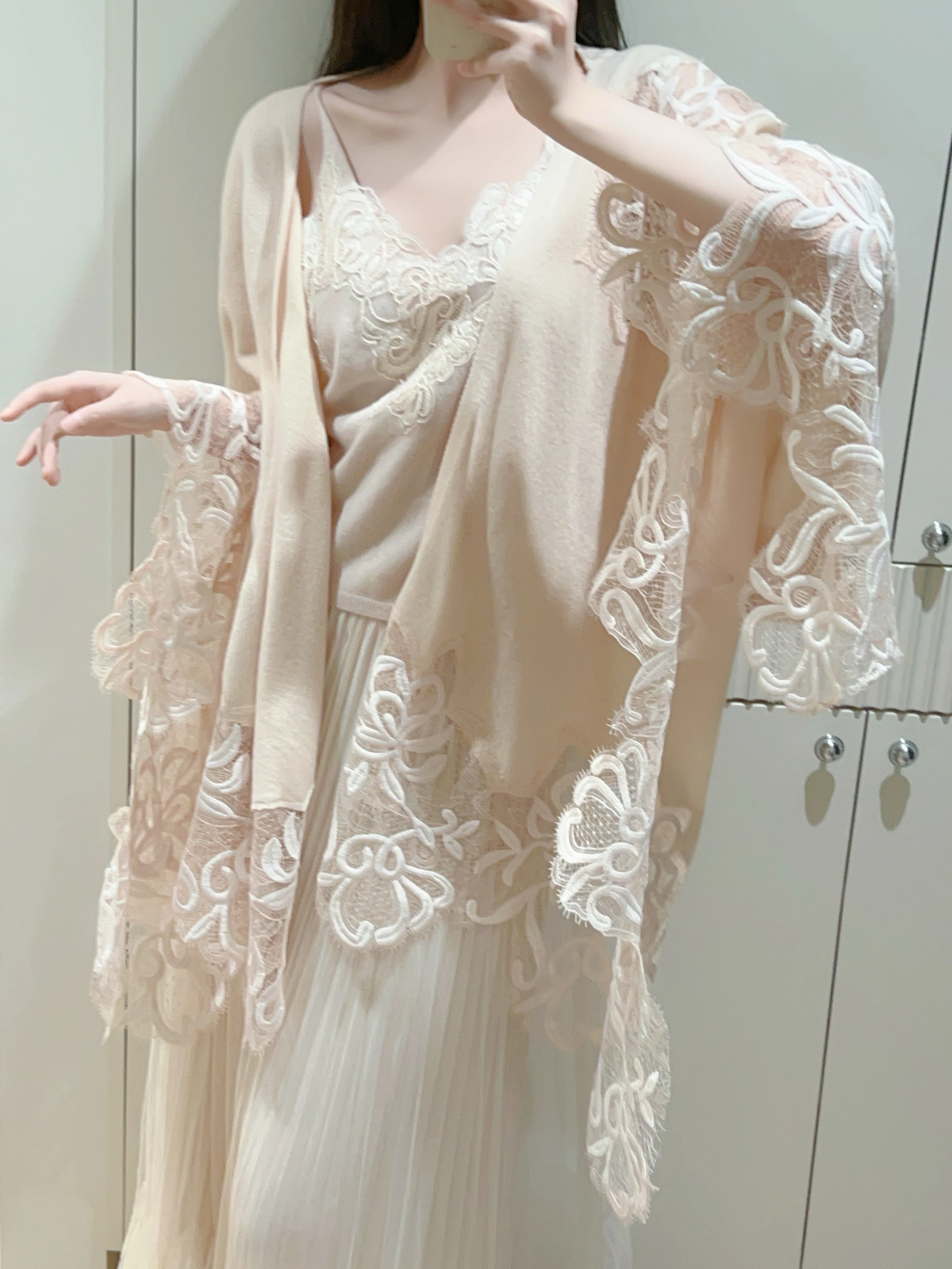 

Комплект из вязаного кружевного трикотажа цвета шампань с цветочным узором, ажурный дизайн, длинный рукав, для повседневной носки, цветной, для женщин