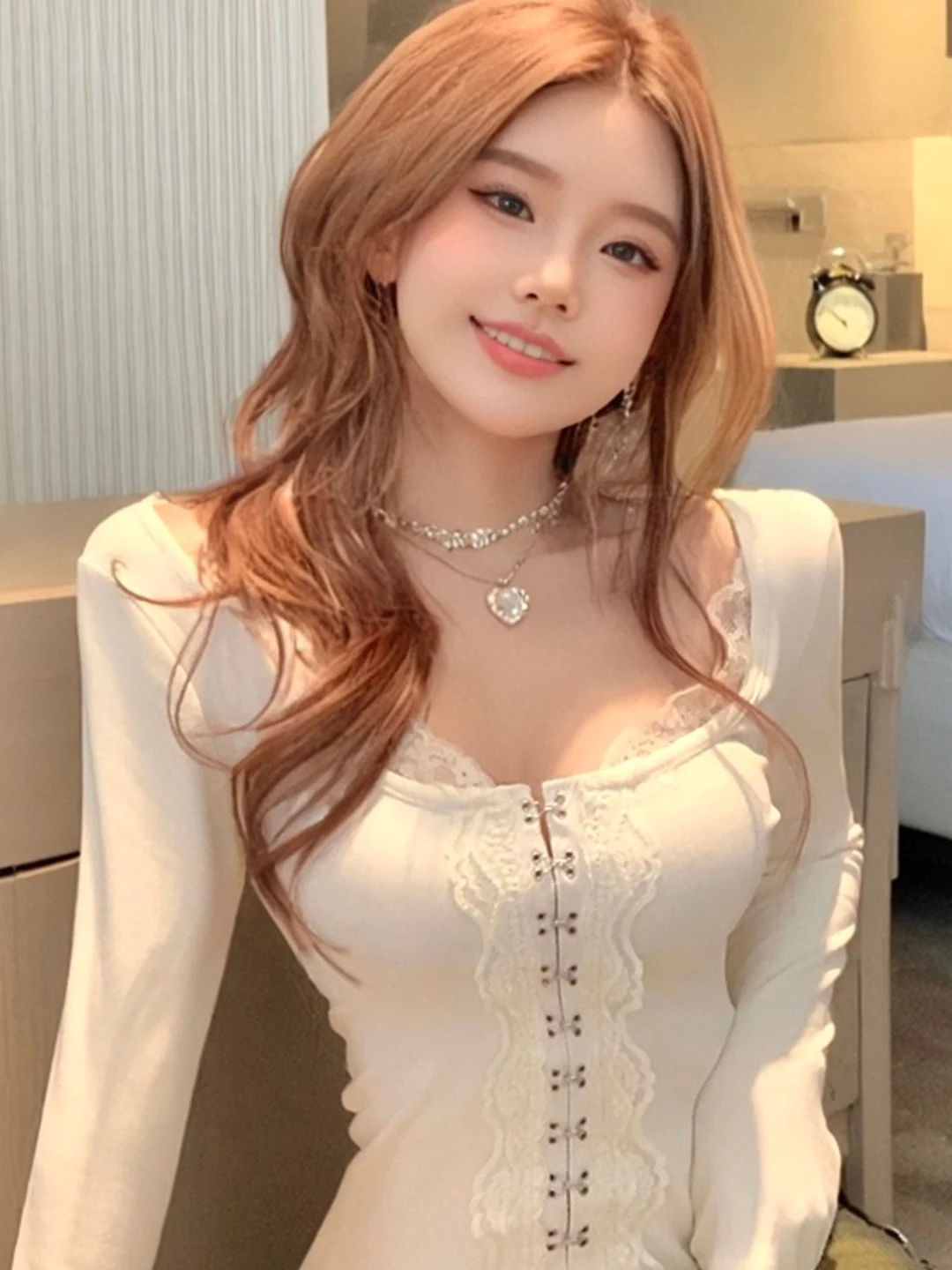 

Pure Desire Peach Color Lace Splice Long Sleeve T-Shirt Women Winter Elegant Youthful Slimming Flocking Top Girl Style
