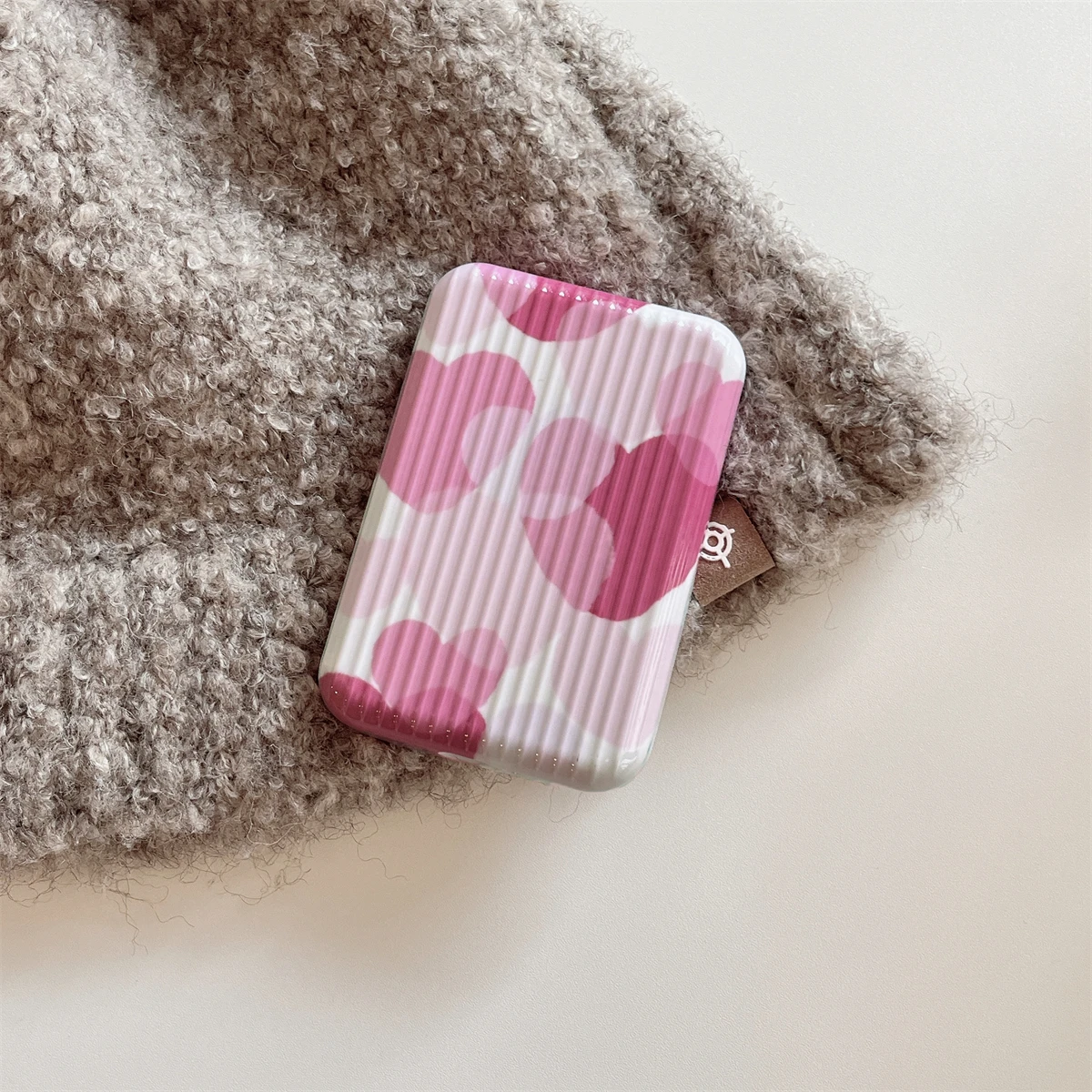 Pink Heart Pattern Appearance Suitable for iphone Original external battery protection cover and charging treasure case