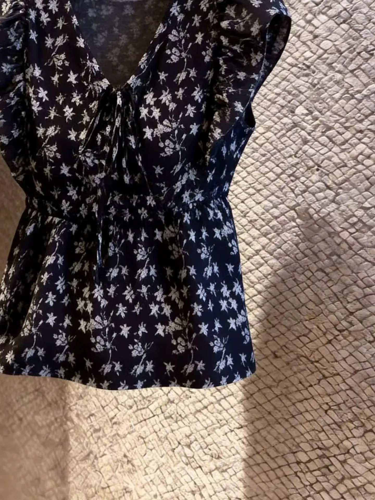 Korean Design V-Neck Floral Print Slimming Top Summer Fashionable Trendy Short Sleeve Women's Silk Shirt Straight Cut Commute