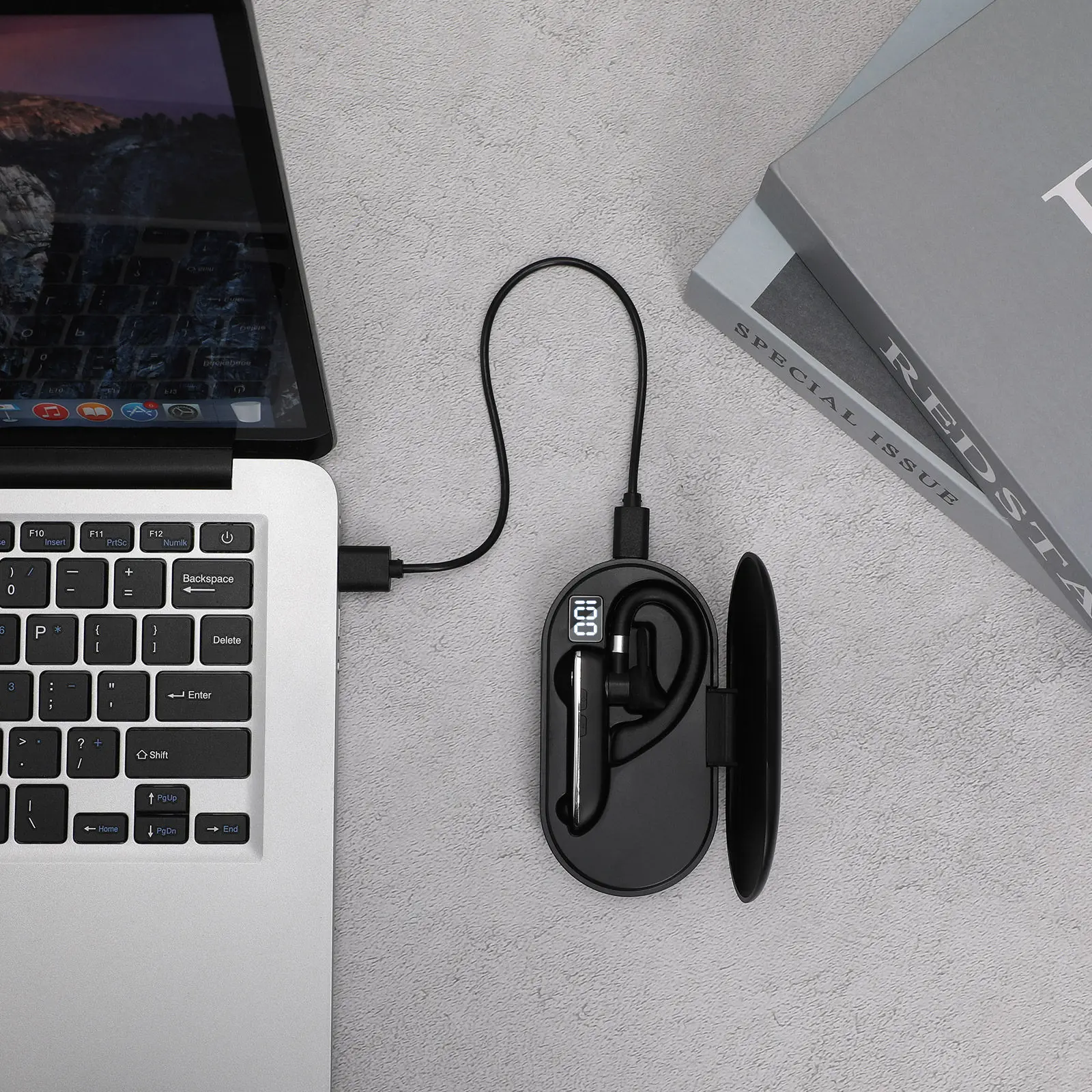 

Беспроводная гарнитура 5.1 с одним наушником на ухо, эргономичные спортивные наушники-вкладыши, функция громкой связи, стабильный сигнал до 10 м.