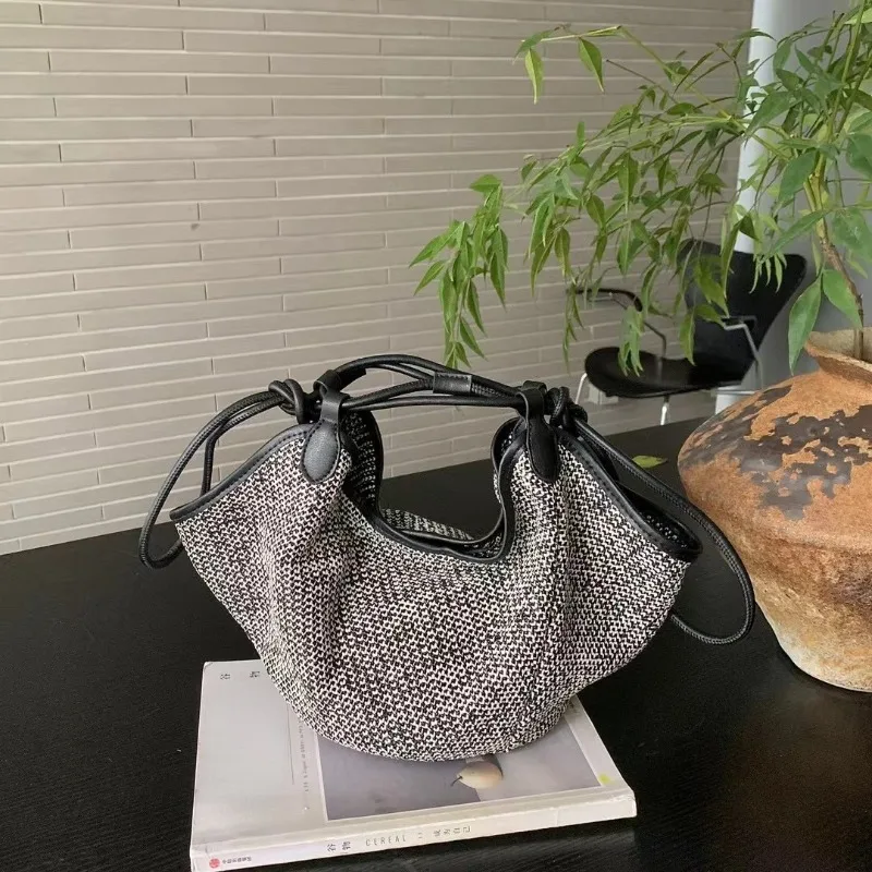 Chic Purse 2024 Summer New Straw Woven Bag Beach Style Casual Large Capacity Women Totes Niche Designer Bucket Underarm Handbags