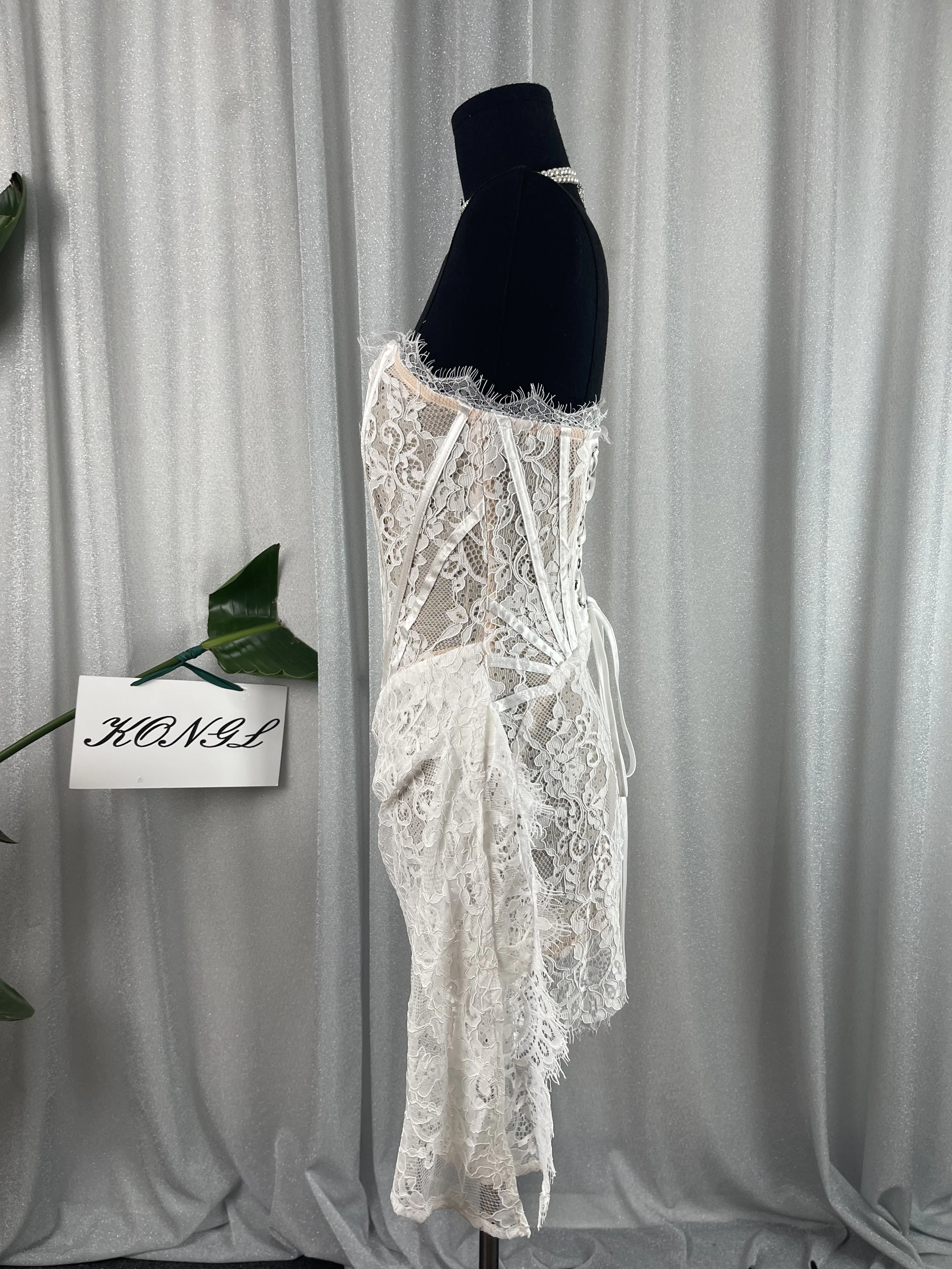 Minivestido Sexy de encaje empalmado sin tirantes para mujer, minivestido de espina de pescado a la moda, sin mangas, temperamento, vestidos de fiesta, ropa femenina nueva