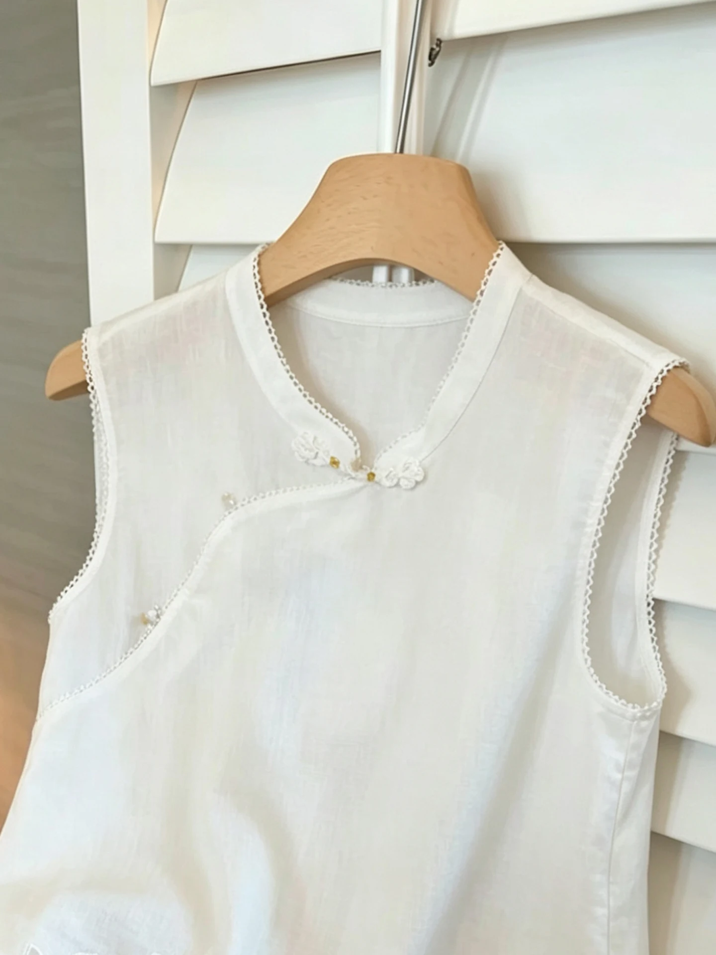 New Chinese Style Lightweight Stand Collar Sleeveless Shirt Men's Fashionable Embroidery Button Hollow out Top for Summer