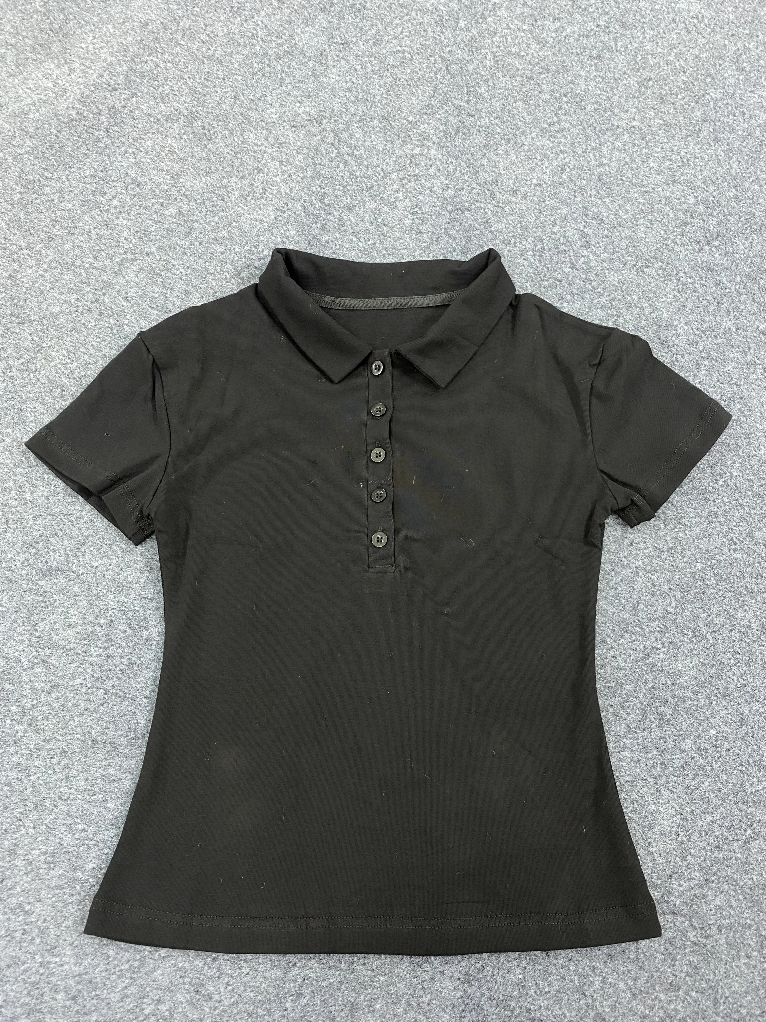 

T-shirt top with solid color buttons, polo collar, women's slim fit clothing, dark commuting, unique cutting for outdoor wear