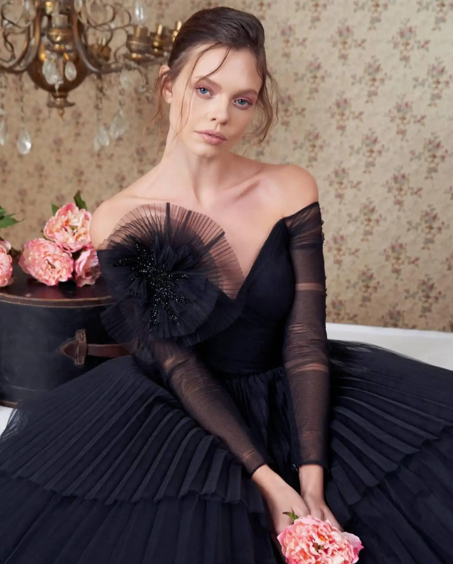 Vintage Black Pleated Tulle Long Evening Dresses With Handmade Flower Details See Thru Full Sleeves A-line Bridal Party Dress