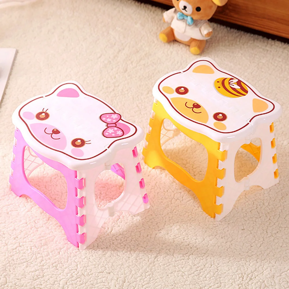 1Pc Plastic Folding Stool Outdoor Portable Fishing Stool Fishing Chair with Random Color Stool Foot (Yellow Face Cat Style)