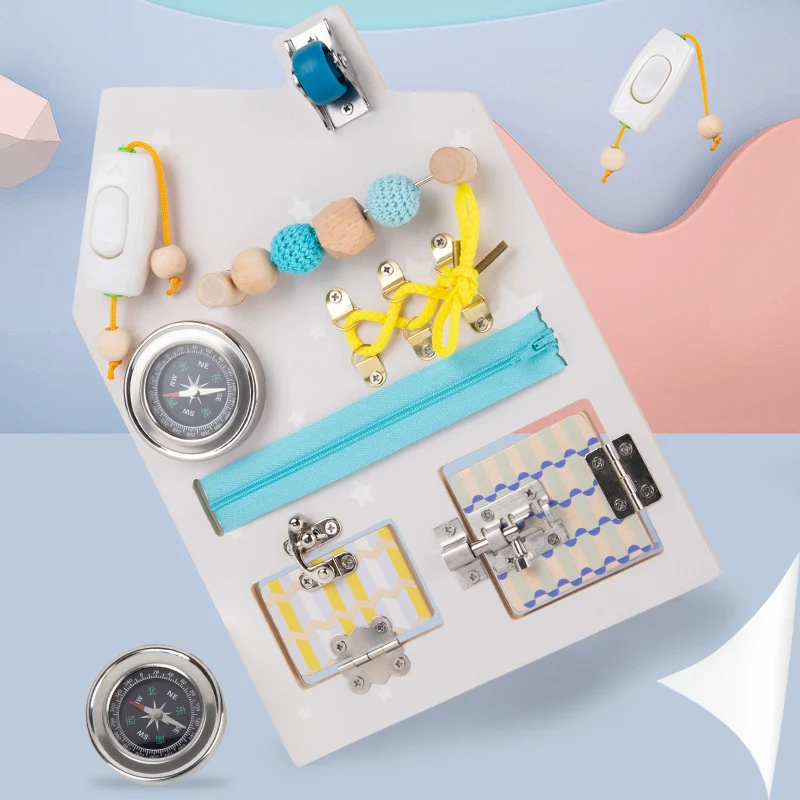 

Деревянная развивающая доска-игрушка с разнообразными механизмами блокировки шестеренок. Дети будут любить разблокировать и исследовать их в практической практике.