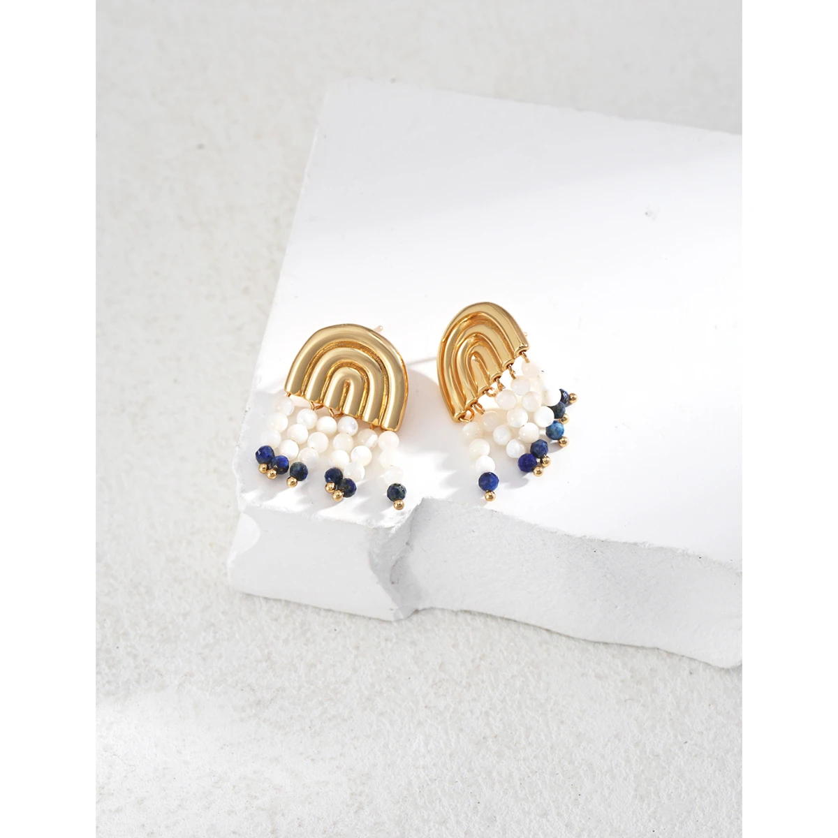 

Brand new S925 pure silver plated with 18k gold | natural lapis lazuli | mother shell earrings 101869