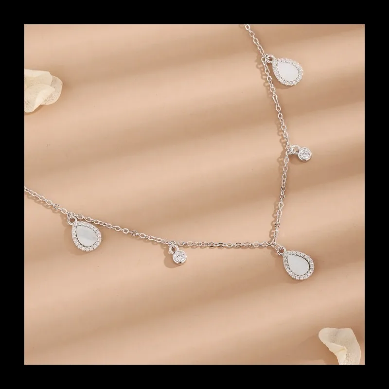 AliExpress جديد شخصية S925 قلادة فضية بسيطة قطرة الماء قلادة المرأة الماس تصميم الأزياء المتخصصة الشعور